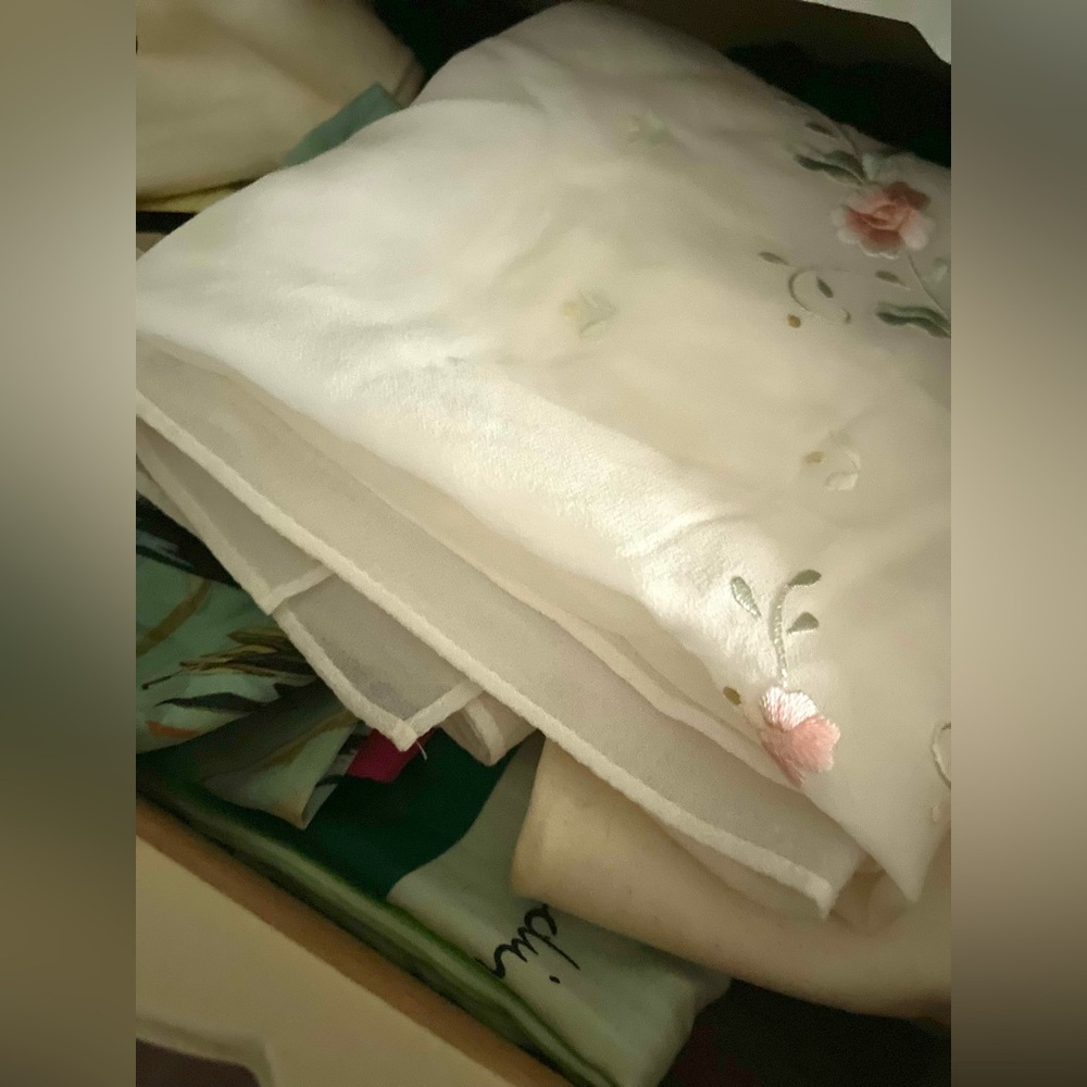 Flawless Silk Embroidered Wrap 💕🌞